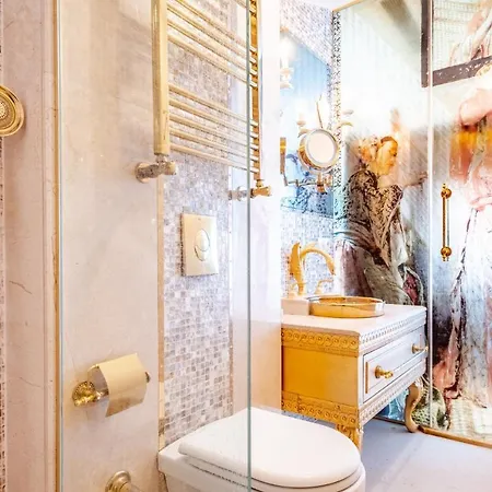 Magnificent Historic Mansion In Beylerbeyi 4*
