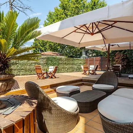 Magnificent Historic Mansion In Beylerbeyi מלון